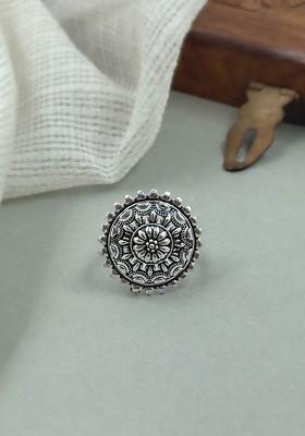 Intricate Oxidised Detailing Studded Adjustable Finger Ring