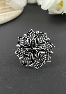 Intricate Oxidised Detailing Studded Adjustable Finger Ring