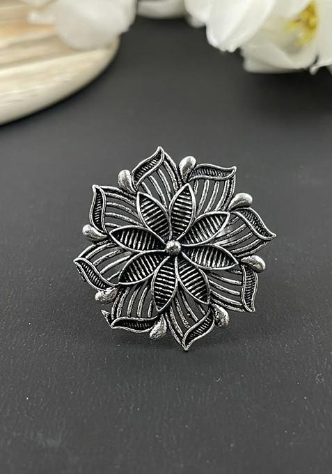 Intricate Oxidised Detailing Studded Adjustable Finger Ring