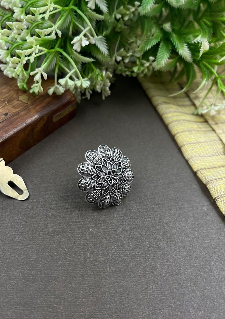 Sliver Plated Oxidised Finger Ring