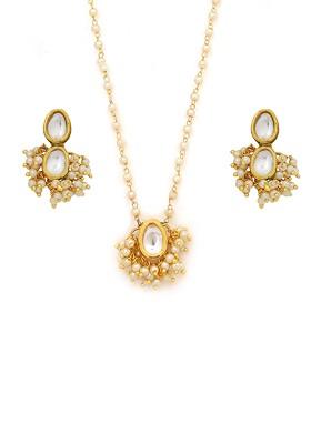White Gold Tone Kundan Drop Necklace And Earrings Set
