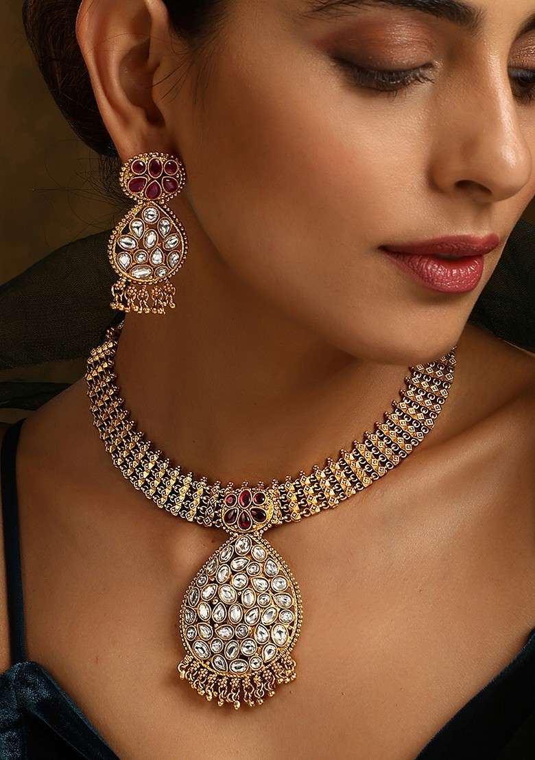 Red Gold Tone Kundan Temple Necklace Set - Indya