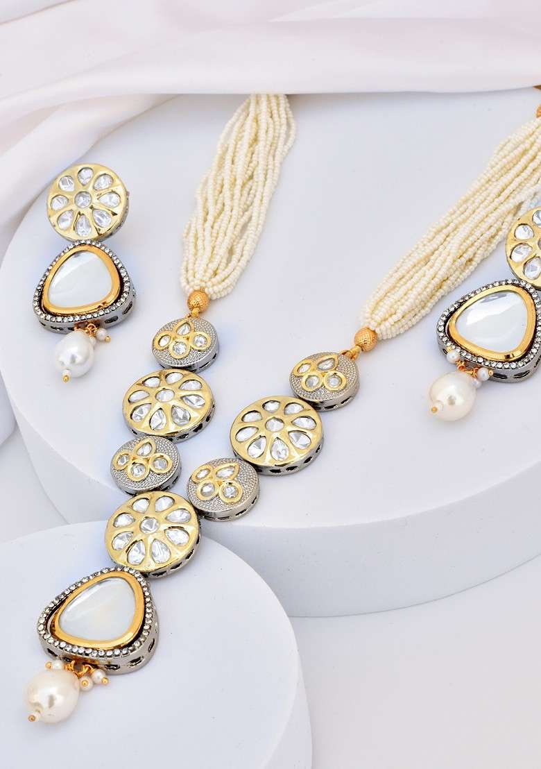 White Silver Tone Kundan Necklace Set - Indya