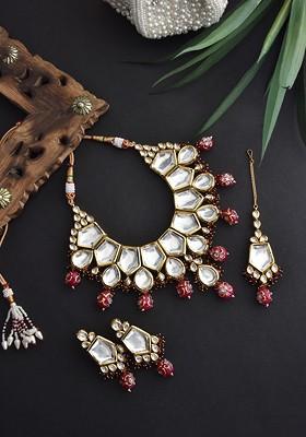 Red Gold Tone Kundan Necklace Set With Maangtika