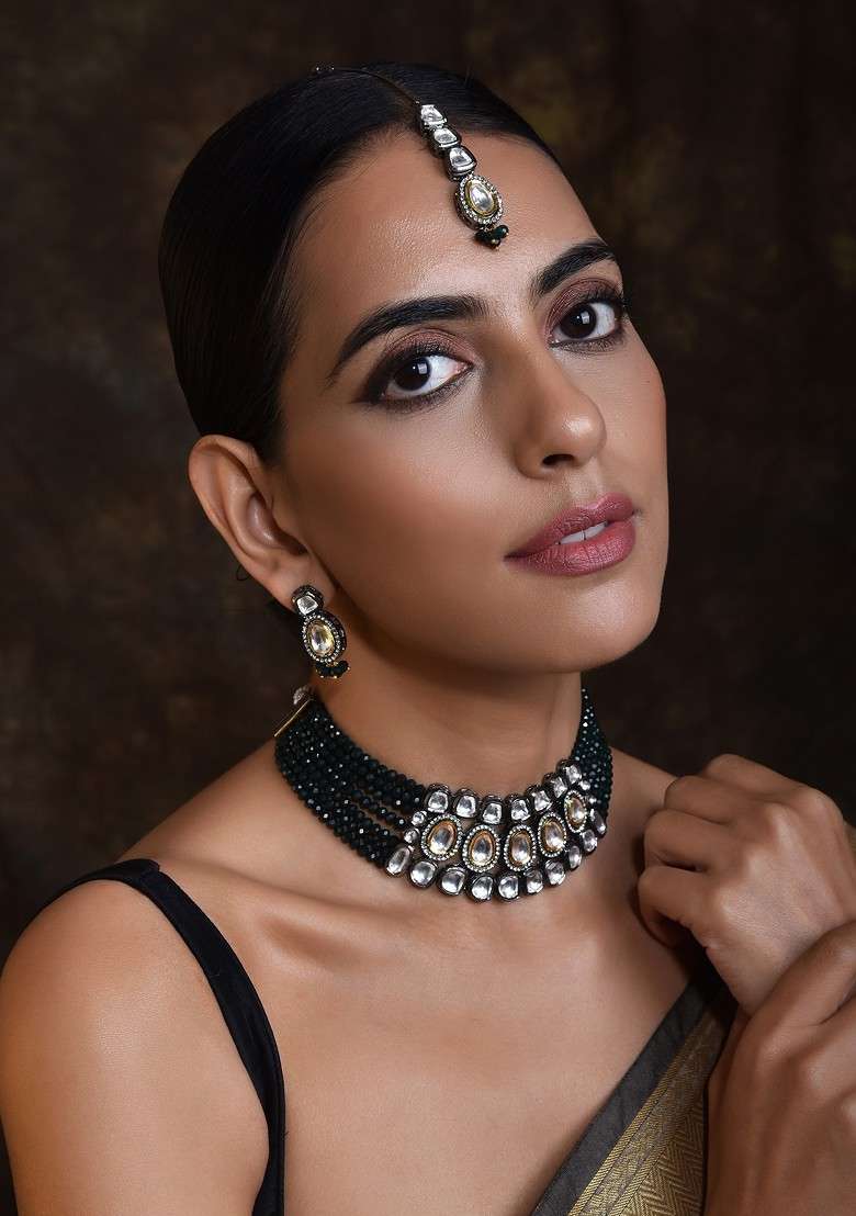 Green Rhodium Plated Kundan Choker Necklace Set With Maangtika - Indya