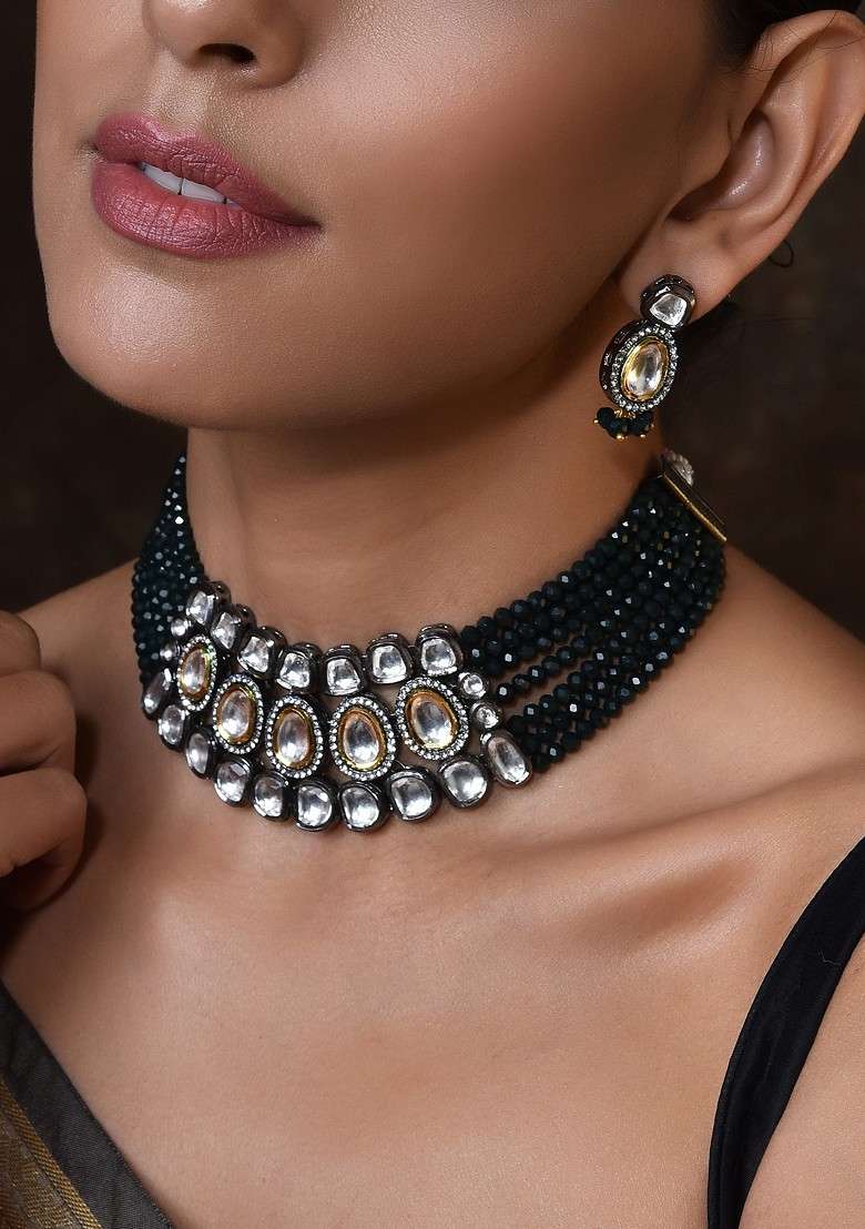 Green Rhodium Plated Kundan Choker Necklace Set With Maangtika - Indya