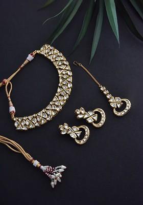 Gold Tone Kundan Necklace Set With Maangtika