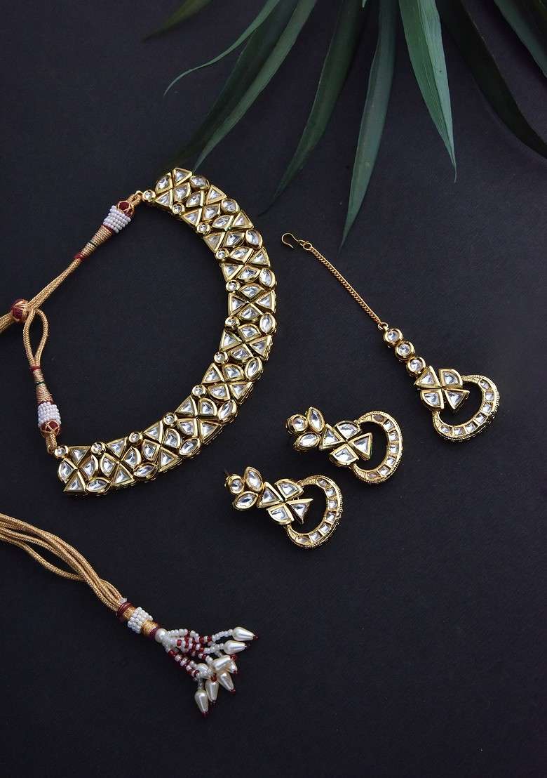 Gold Tone Kundan Necklace Set With Maangtika - Indya