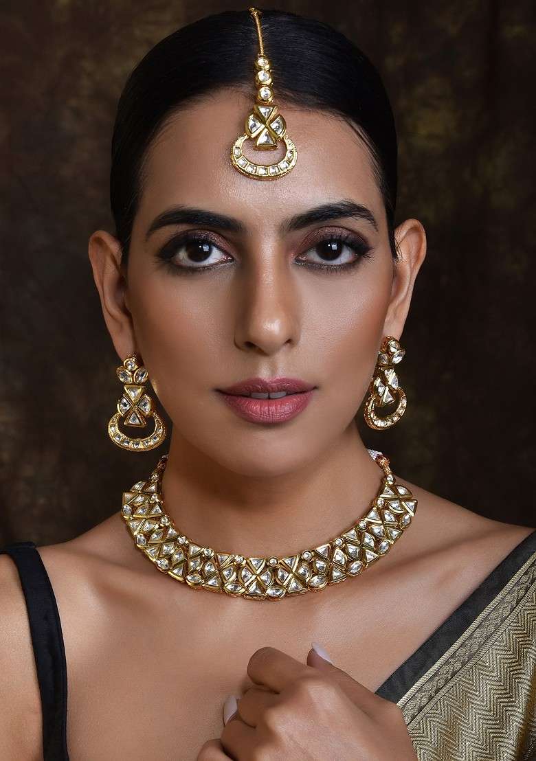 Gold Tone Kundan Necklace Set With Maangtika - Indya