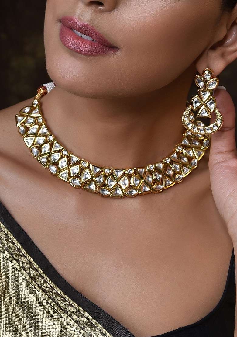 Gold Tone Kundan Necklace Set With Maangtika - Indya