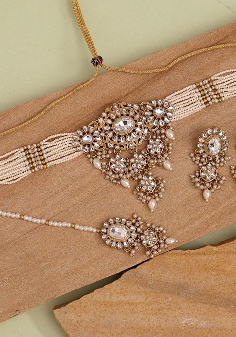 White Choker Kundan Necklace Set With Maang Tikka