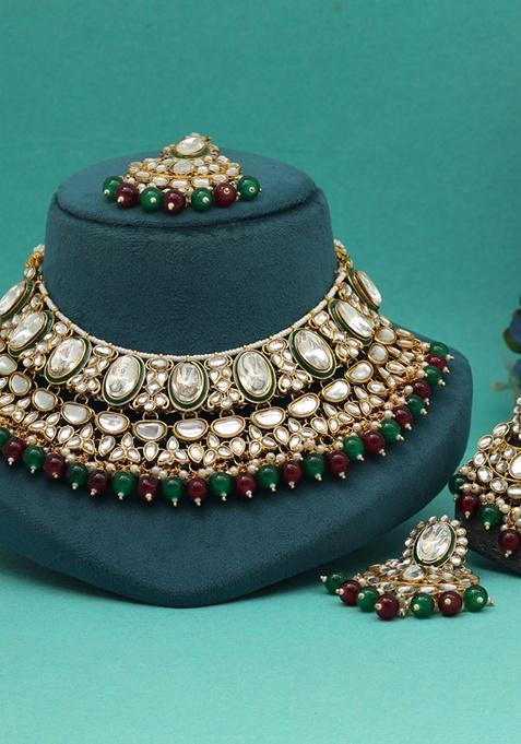 Maroon And Green Kundan Necklace Set With Maang Tikka