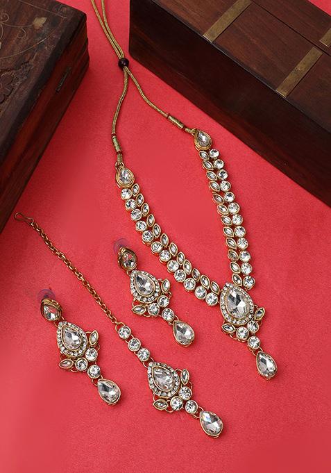 White Gold Plated Kundan Necklace Set With Maang Tikka