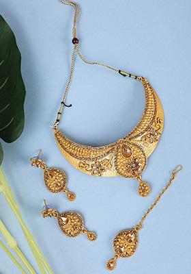 Gold Plated Cubic Zirconia Necklace Set With Maang Tikka