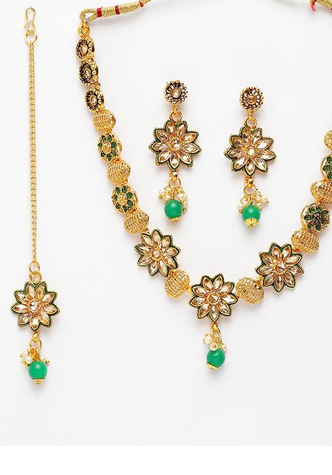 Green Gold Plated Kundan Necklace Set With Maang Tikka