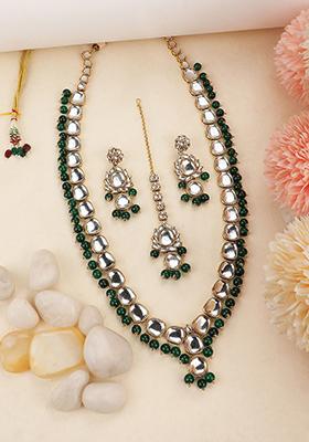 Green Gold Plated Kundan Necklace Set With Maang Tikka
