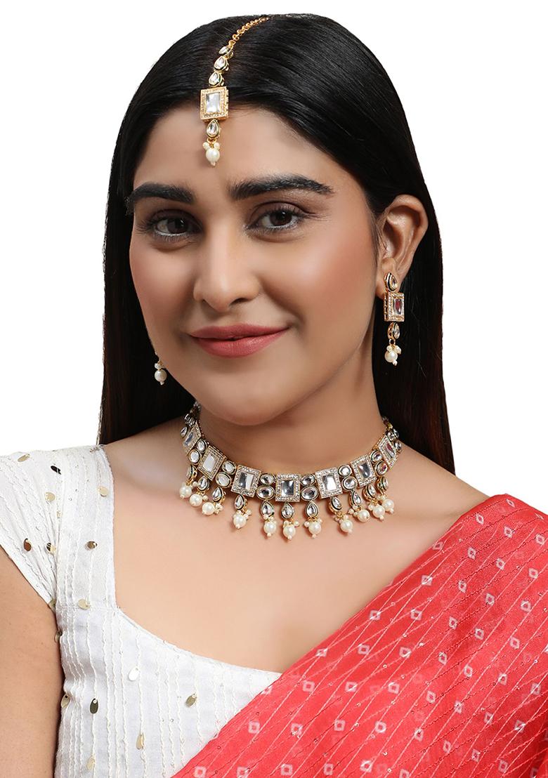 Kundan Gold Tone White Stone Studded Choker Necklace With Earring Maang Tikka