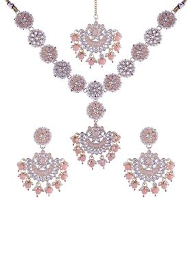 Gold Plated Traditional Pearl Kundan Studded Jewellery Necklace Set With Maang Tikka