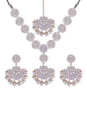 Gold Plated Traditional Pearl Kundan Studded Jewellery Necklace Set With Maang Tikka