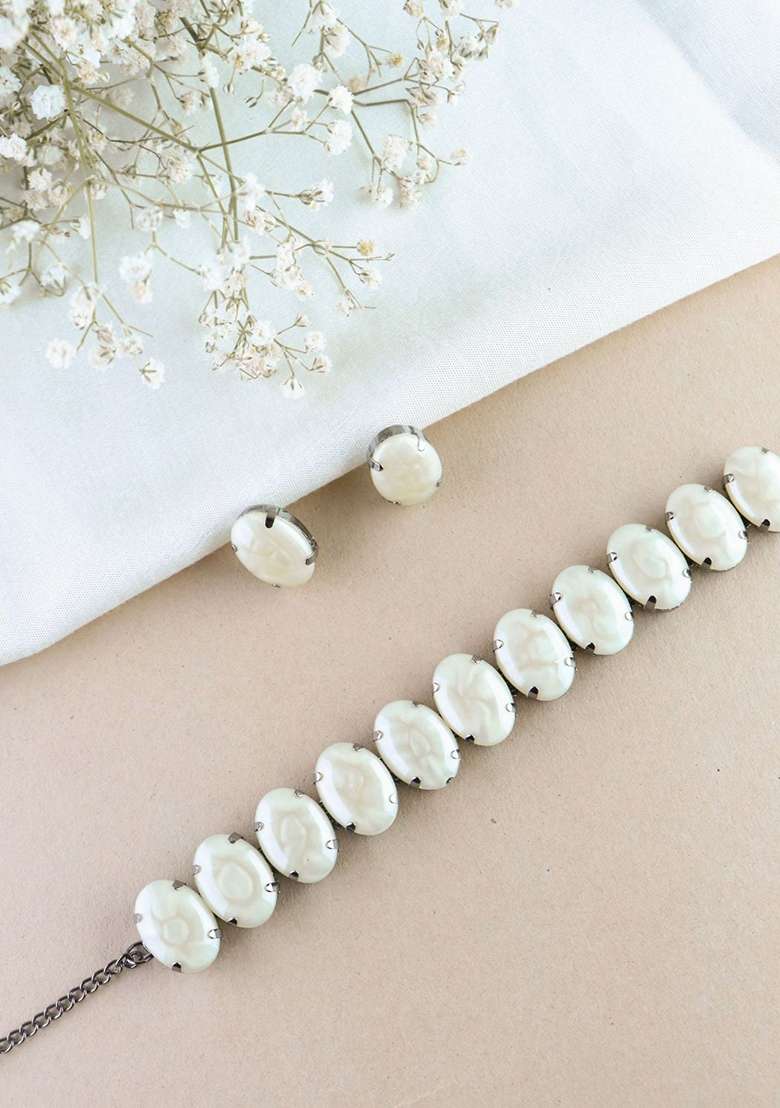 Glamorous Fashionable Eye Catching Cream Beaded Choker And Earrings Set - Indya