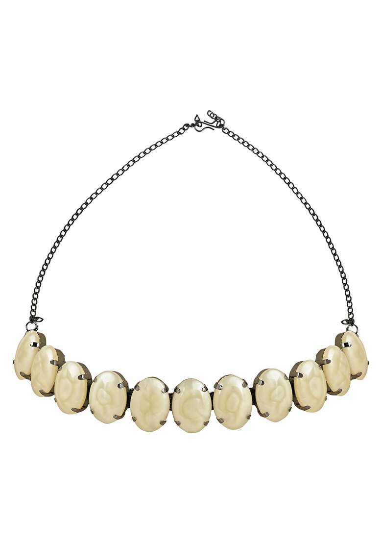 Glamorous Fashionable Eye Catching Cream Beaded Choker And Earrings Set - Indya