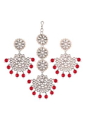 Rhodium Plated Matte Kundan And Faux Pearl Chandbali Earrings With Maang Tikka Set