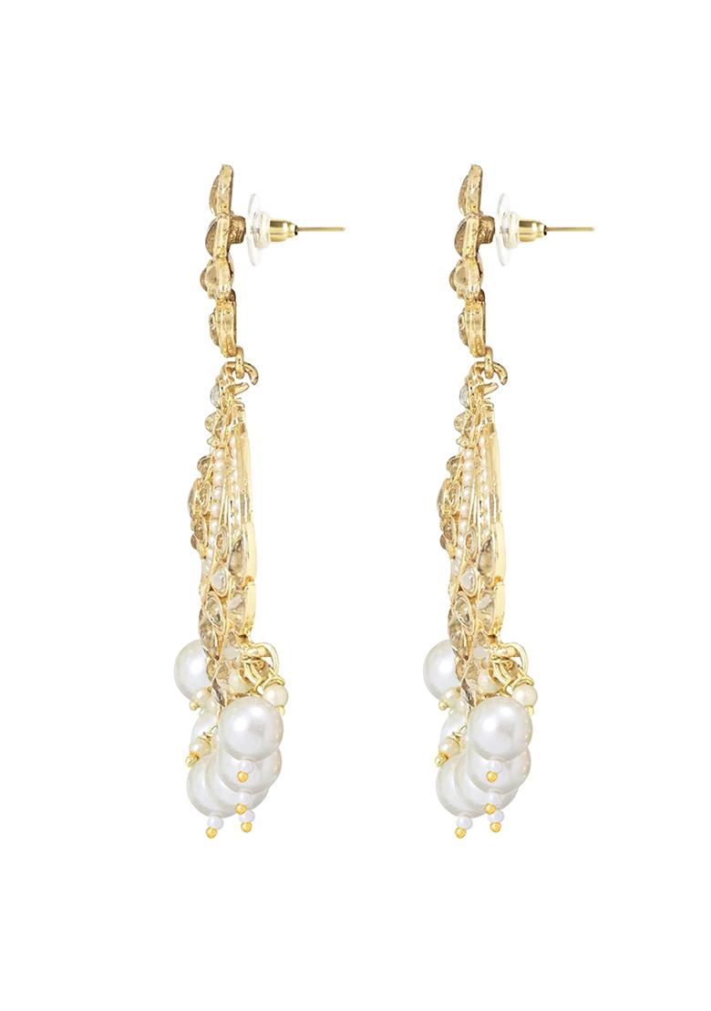 Gold Plated Traditional Kundan And Pearl Chandbali Earrings With Maang Tikka Set