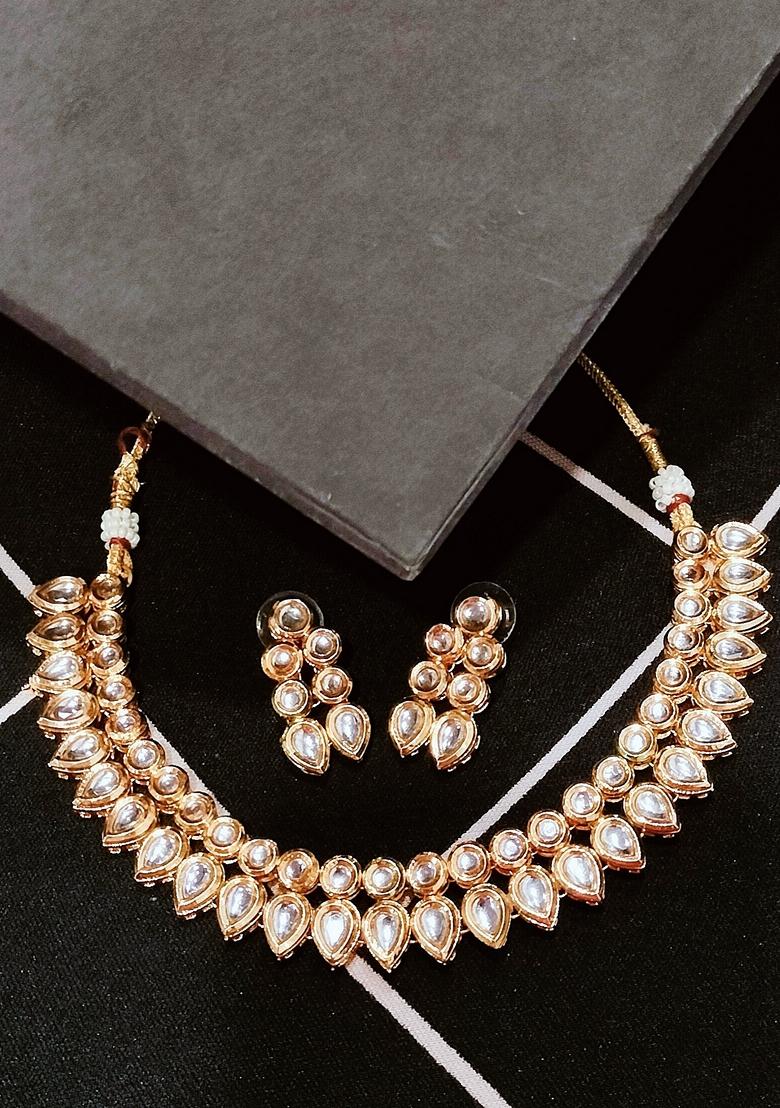 Gold Kundan Studded Necklace Set
