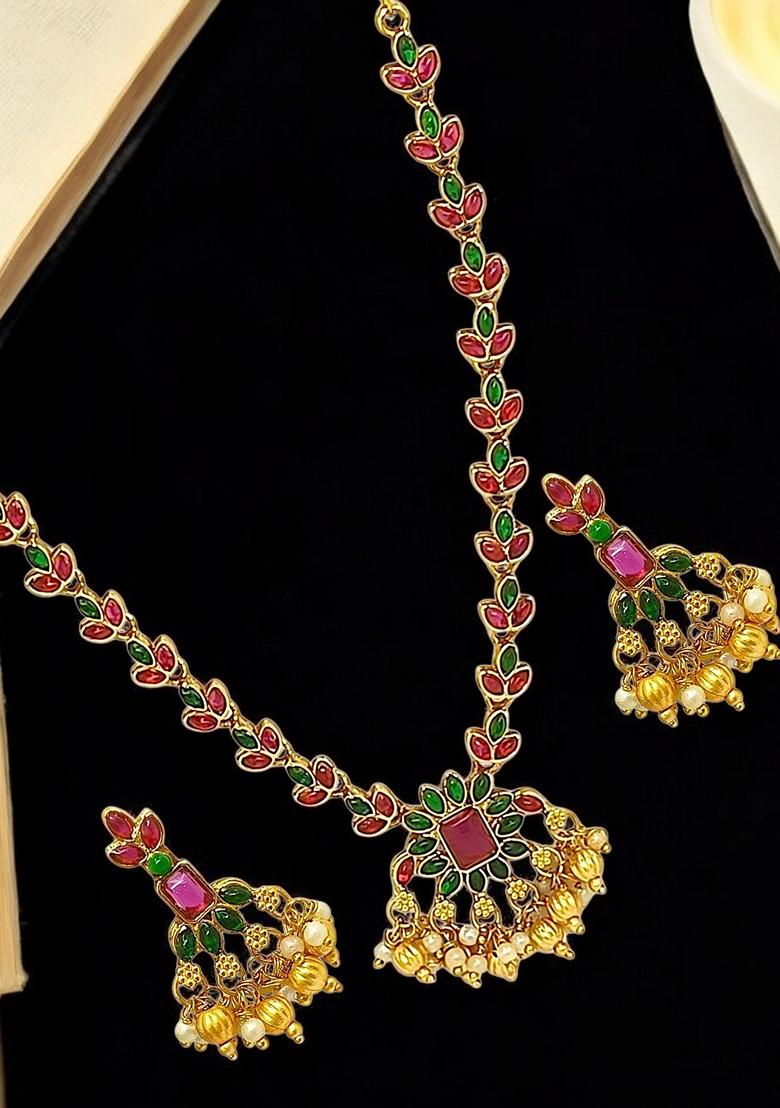 Gold Floral Design Necklace Set