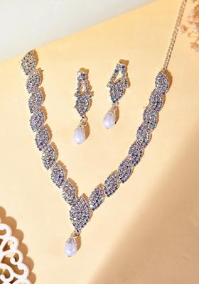 Silver Plated Cz Stone Studded With Pearl Necklace Set