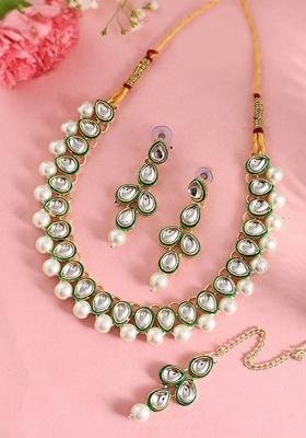 Green Pearl Kundan Necklace And Earring With Manag Tikka Necklace Set