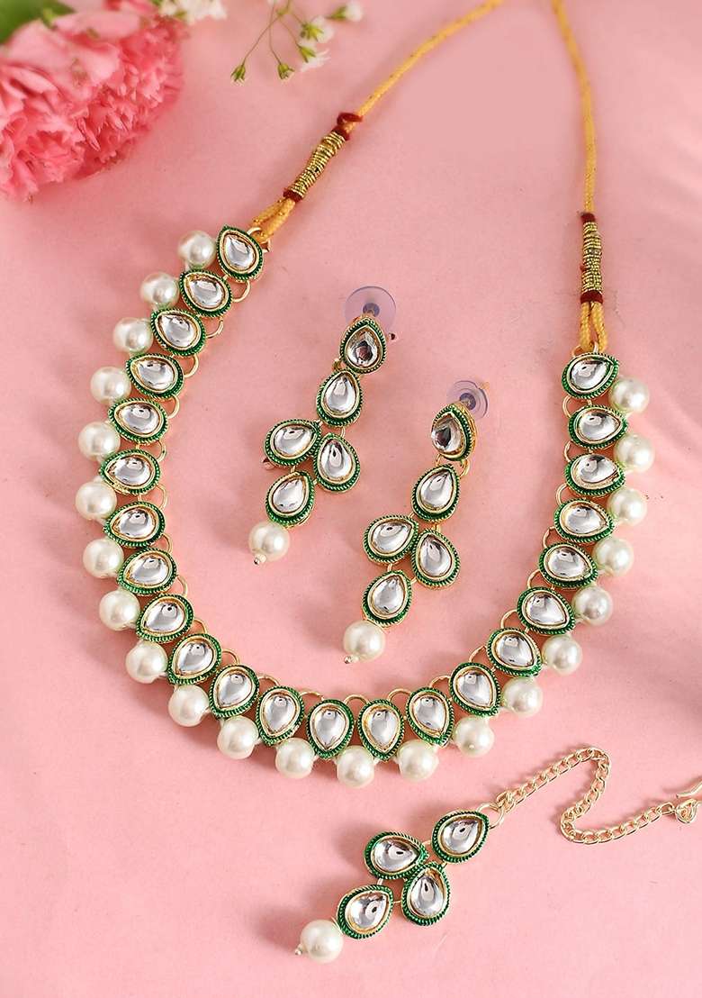 Green Pearl Kundan Necklace And Earring With Manag Tikka Necklace Set - Indya