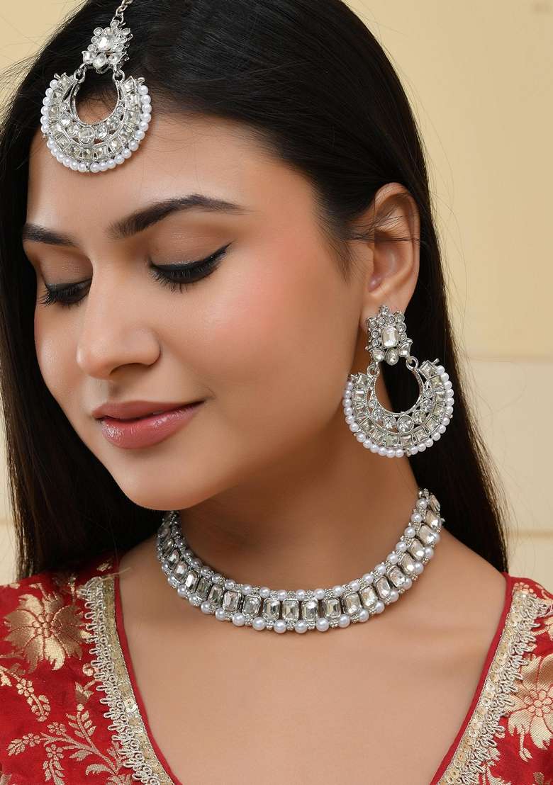 Silver Plated Stone Studded Necklace Set With Maang Tikka - Indya