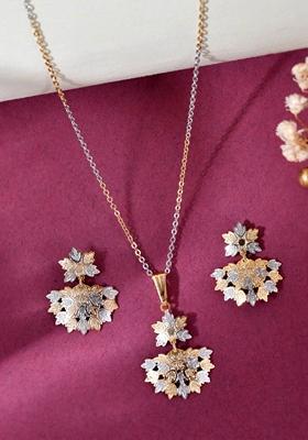 Gold Plated Chain With Leaf Shaped Pandent And Leaf Shaped Earrings