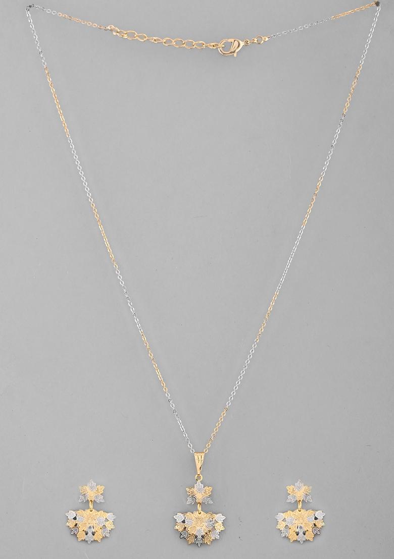 Gold Plated Chain With Leaf Shaped Pandent And Leaf Shaped Earrings