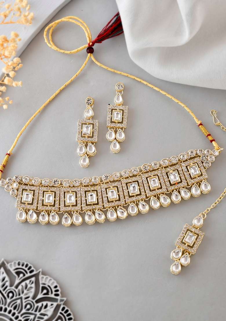 Silver Plated Stone Necklace With Earrings And Mangtikka - Indya