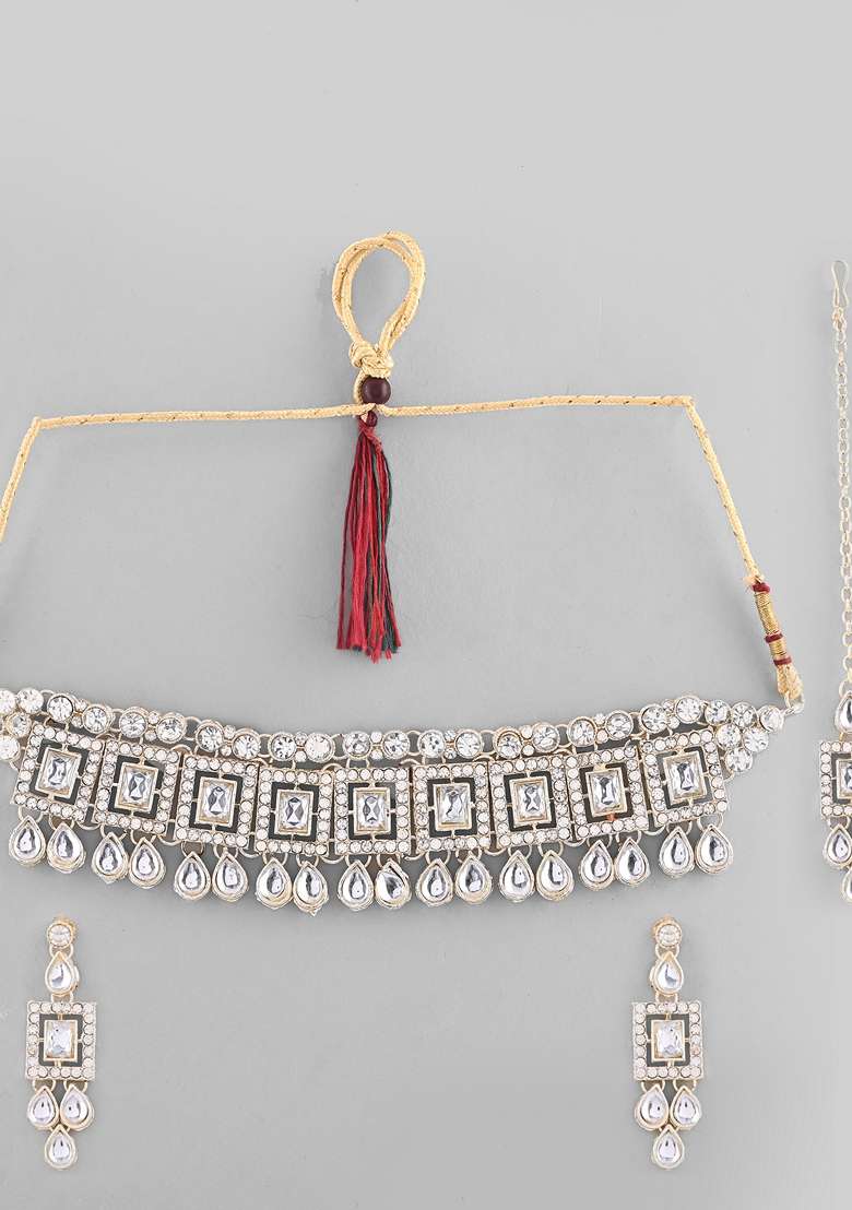 Silver Plated Stone Necklace With Earrings And Mangtikka - Indya