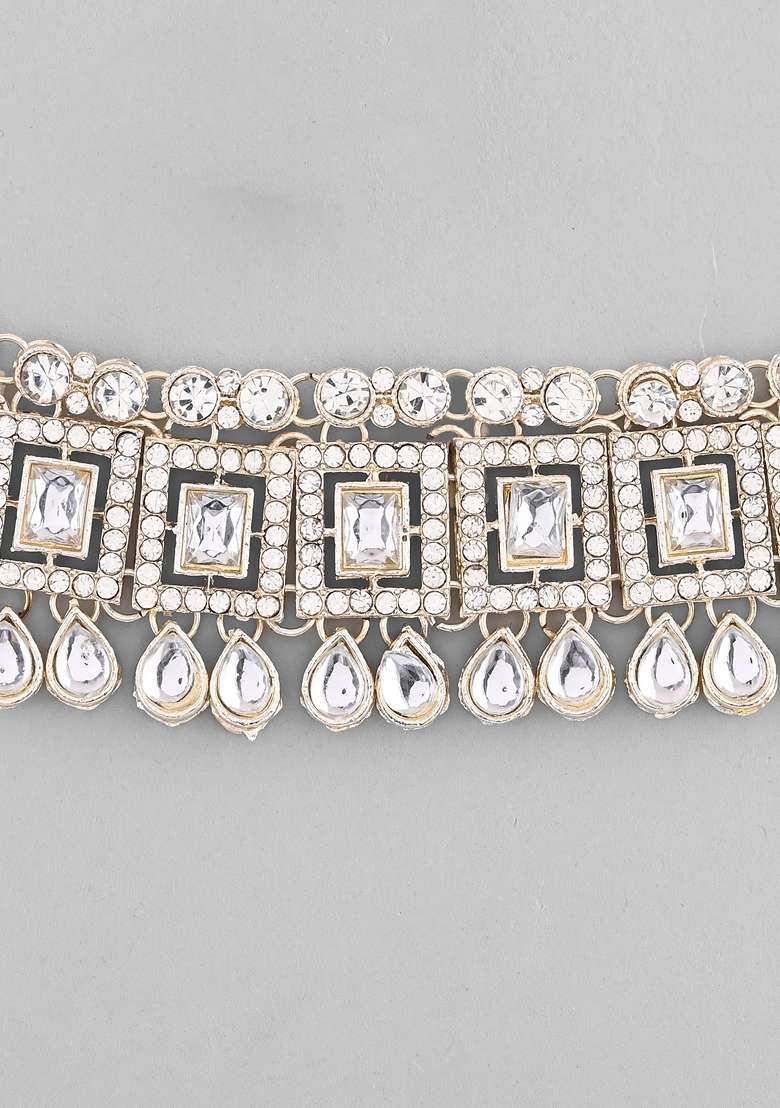 Silver Plated Stone Necklace With Earrings And Mangtikka - Indya