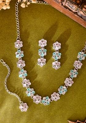 Nude Green And Light Pink Flower Necklace Set With Mangtikka - Indya