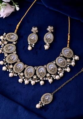 White Kundan Stone Necklace With Maang Tikka And Earrings Set
