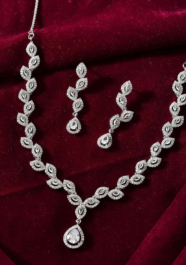 Silver Plated Tear Drop Shaped Ad Necklace With Earrings Set - Indya