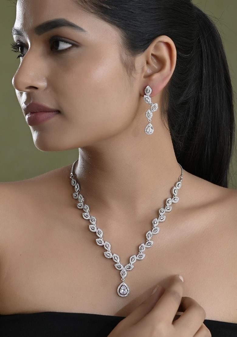 Silver Plated Tear Drop Shaped Ad Necklace With Earrings Set