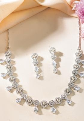 Silver Plated Floral And Cricular Ad Necklace Set