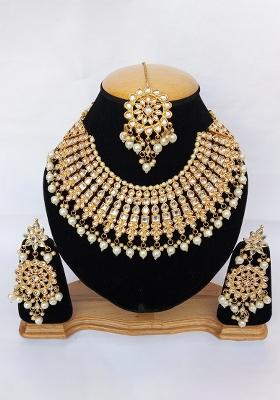 Red And Green Kundan Stone Work Alloy Jewellery Set