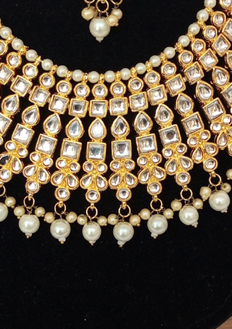 Red And Green Kundan Stone Work Alloy Jewellery Set