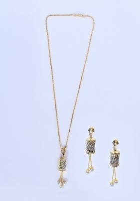 White 4 Designer Pendant With 1 Pair Of Earring And Gold Plated Chain Jewellery Set