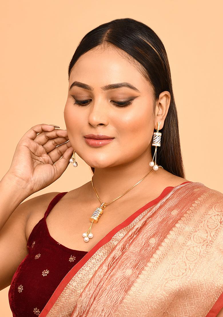 White 4 Designer Pendant With 1 Pair Of Earring And Gold Plated Chain Jewellery Set