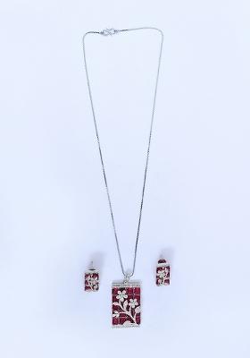 Red 7 Designer Pendant With 1 Pair Of Earring And Gold Plated Chain Jewellery Set