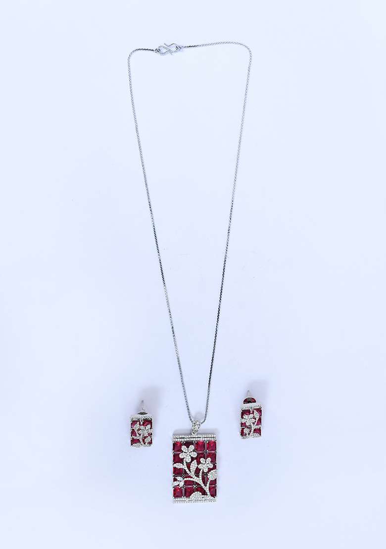 Red 7 Designer Pendant With 1 Pair Of Earring And Gold Plated Chain Jewellery Set - Indya