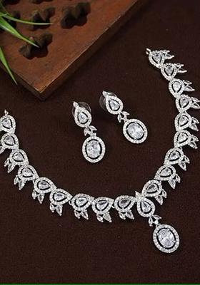White Silver Plated Ad Necklace Set